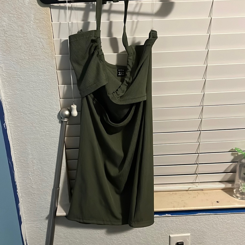green tie dress